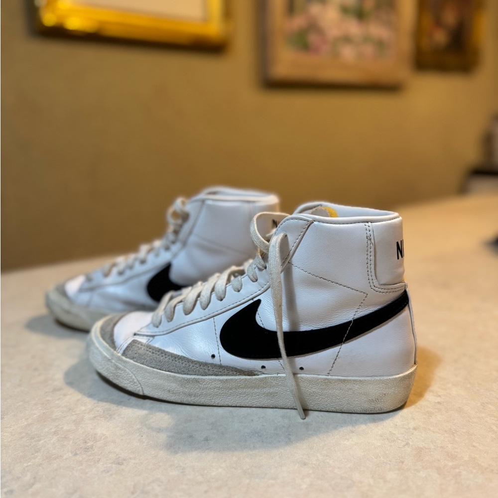 Nike Men's White and Black Sneakers
